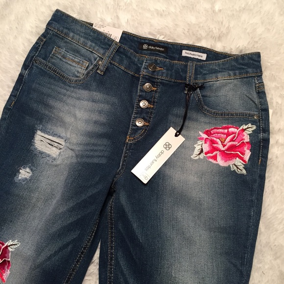 NWT DAISY FUENTES EMBROIDERED FLORAL JEANS - Picture 3 of 8